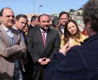Ministro de Vivienda y vecinos de Baquedano reconocen trabajo del municipio en el sector