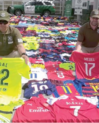 Carabineros incauta en la Pampilla 1.500 poleras falsificadas