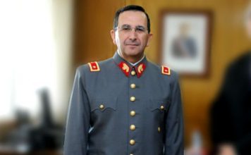 Jefe del Estado Mayor renuncia a su cargo tras procesamiento en su contra por fraude al Fisco