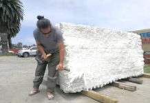 Escultores comienzan a dar forma al nuevo Moai