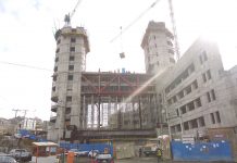 Pedir fondos suplementarios para terminar obras, una vieja práctica