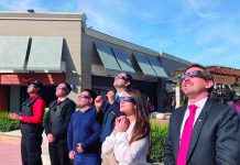 Permisos sin goce de sueldo, vacaciones, alternativas para que los trabajadores observen tranquilos o en familia el eclipse