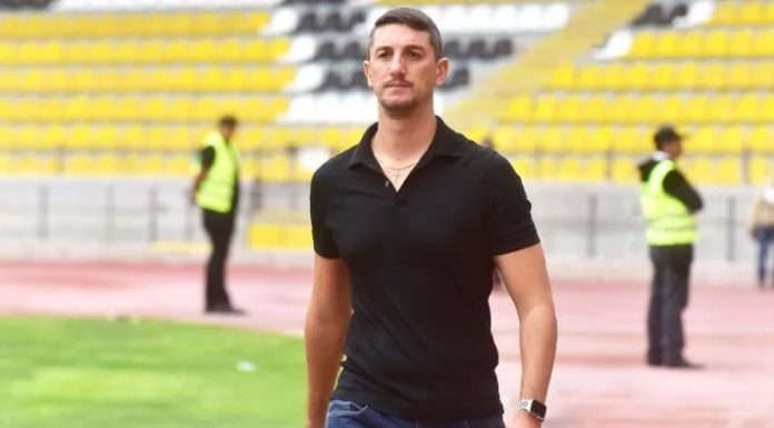 HINCHAS PIRATAS PIDEN LA SALIDA DEL DT TRAS LA DERROTA SUFRIDA FRENTE A IQUIQUE COMO LOCAL