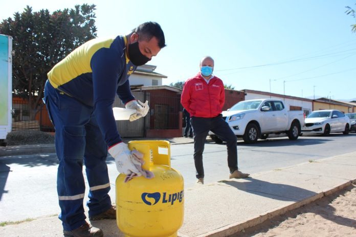 bidones-gas-02062020-696x464