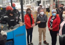 Destacan casos exitosos de integración femenina en oficios considerados masculinos.