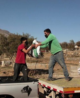 Exitosa segunda entrega de alimentos a 230 crianceros de Vicuña.