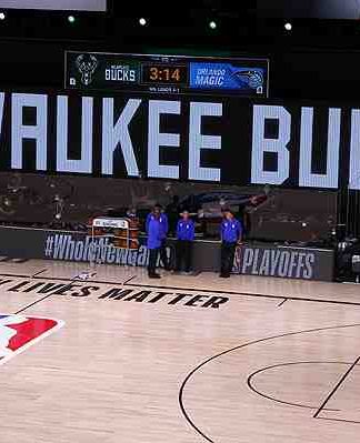 Histórico: Los Bucks boicotean los playoffs de la NBA y se niegan a jugar en protesta por el tiroteo a un ciudadano afroamericano.