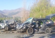 Tragedia enluta a dos familias tras choque frontal de vehículos