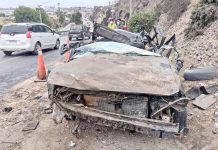 Trágica muerte de conductor al estrellarse en su auto contra poste en bajada del Parque Coll