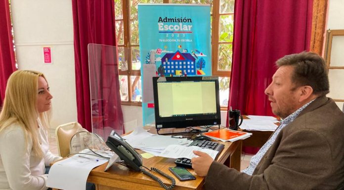 Seremi de Educación entrega información a familias sobre colegios que disponen cupos en distintos niveles