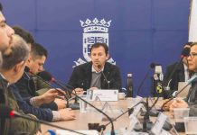 Alí Manouchehri aclara no tener nada contra la poetisa, pero dice que propuesta es de políticos y no de la gente