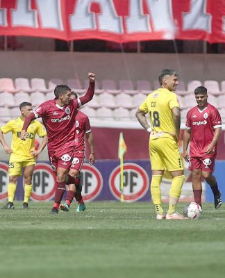 Deportes La Serena ganó en casa y alcanzó la cima de la Primera B