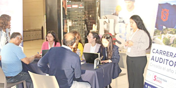 Estudiantes de Auditoría ULS dan apoyo para la operación renta