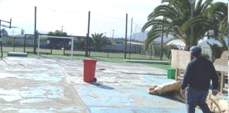 Colapso de alcantarillado inunda escuela de Pichidangui y obliga a suspender clases