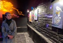 Graffitis como obras de arte se exhiben en el puerto