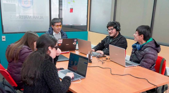 Estudiantes con discapacidad visual acceden a práctico lector de pantallas