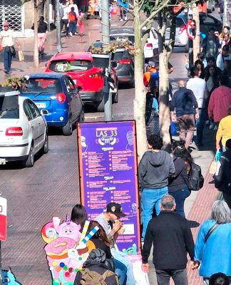 Típico chileno: Compras de última hora causan gran congestión en calles y tiendas