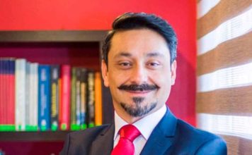 Abogado Carlo Silva responde a cuestionamientos de agrupación feminista