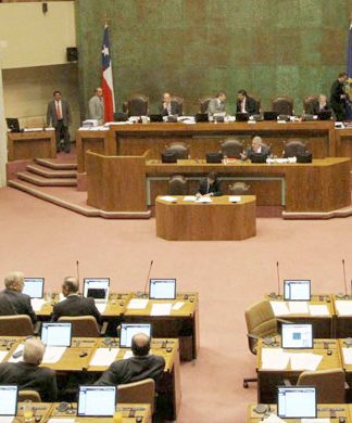 Gasto en telefonía se dispara en el Congreso: Cinco parlamentarios superan el millón de pesos, tres en el mismo mes