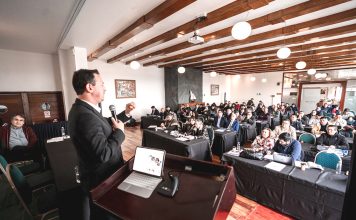 Expuso en escuela de invierno 2025 en Puerto Montt . La receta de Ali para la recuperación de espacios públicos