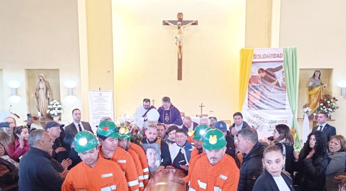 Presidente Boric llegó a la zona y compañeros emocionaron a todos