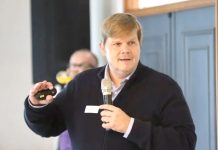 Exdirector de Sernatur reaparece como socio en empresa que ganó licitación por $59 millones