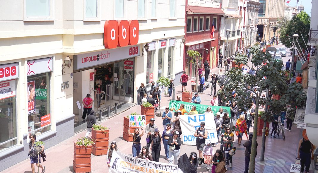 Marcha «No a Dominga» culminó frente al GORE