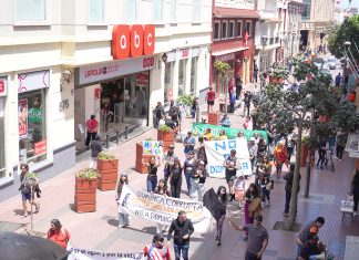 Marcha «No a Dominga» culminó frente al GORE