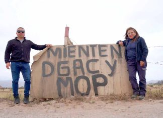 Bajo las alas de los aviones: la historia de la familia que espera hace décadas ser expropiada