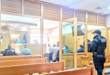 El Lengua’o fue a conseguir un serrucho eléctrico, pero se le facilitó uno manual