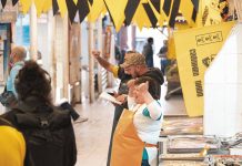 Algunos valientes del mercado central llegaron tempranito a abrir sus locales
