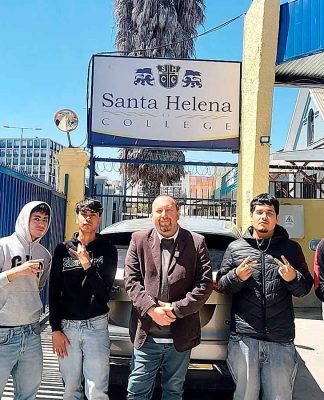 Estudiantes de cuarto medio graban single como tarea de Educación Musical