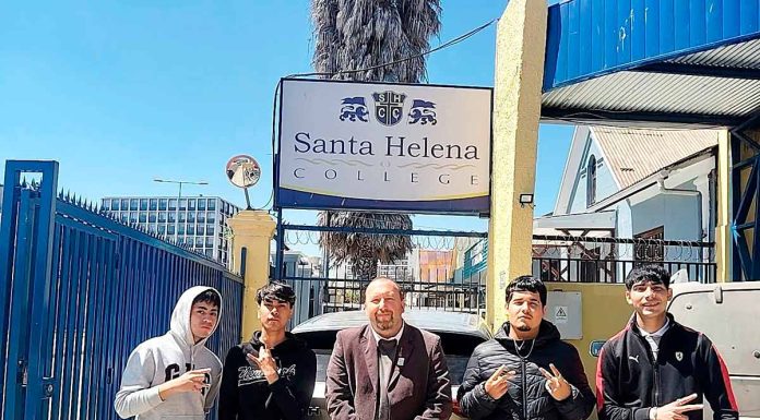 Estudiantes de cuarto medio graban single como tarea de Educación Musical