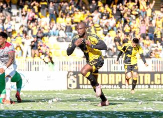 El momento más feliz del goleador Cecilio Waterman