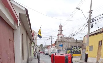 Vehículo menor vuelca tras colisión y conductor responsable se dio a la fuga