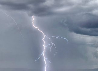 Tormenta eléctrica en pleno diciembre: Relámpagos y truenos sacuden la madrugada en la conurbación