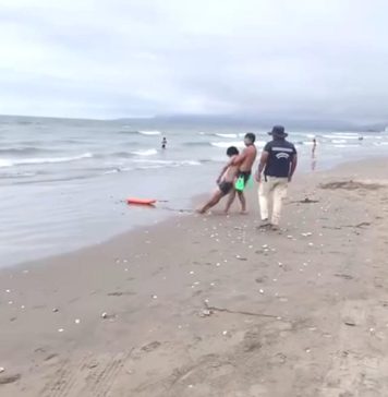 Bañista debió ser rescatado tras ingresar al mar en estado de ebriedad