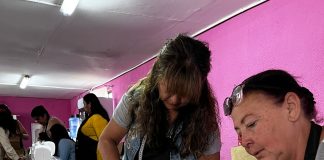 Mujeres de El Romeral se certifican en corte y confección en emotiva ceremonia de cierre