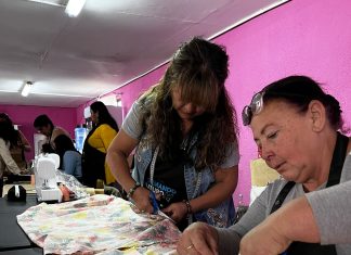 Mujeres de El Romeral se certifican en corte y confección en emotiva ceremonia de cierre