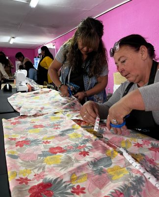 Mujeres de El Romeral se certifican en corte y confección en emotiva ceremonia de cierre
