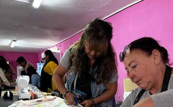 Mujeres de El Romeral se certifican en corte y confección en emotiva ceremonia de cierre