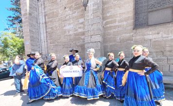 Bailarines de Costa Rica traen vida y color a la capital regional