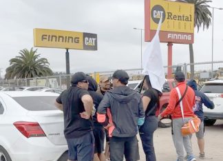 Trabajadores de Finning bloquean acceso a sucursal en Ruta 5: Huelga