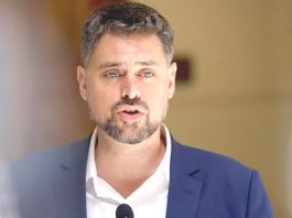 Diputado Manouchehri presenta proyecto para inhabilitar a jueces con vínculos de amistad con abogados litigantes