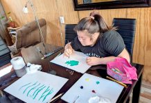 Sindempart: joven con síndrome de Down crea piezas únicas junto a su madre