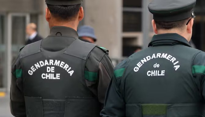 Funcionarios de gendarmería alertan con renuncias masivas por eventual traspaso
