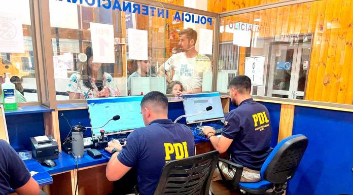 Que no te pase: Sin autorización, niños no pueden salir del país si viajan con un solo padre