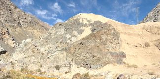 Tras el cambio de color del río Elqui, DGA toma muestras