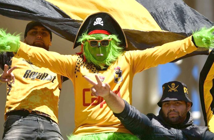 Las razones por las que Católica no venderá entradas a la hinchada pirata