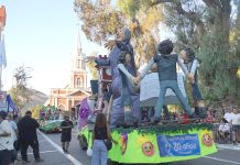 Colorido Corso en cierre del Carnaval Elquino